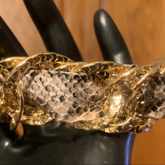 Gold tone rings with snake skin - Picture 1 of 4